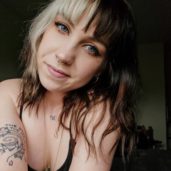 Meet your Posher, Zoe - Picture 1 of 1